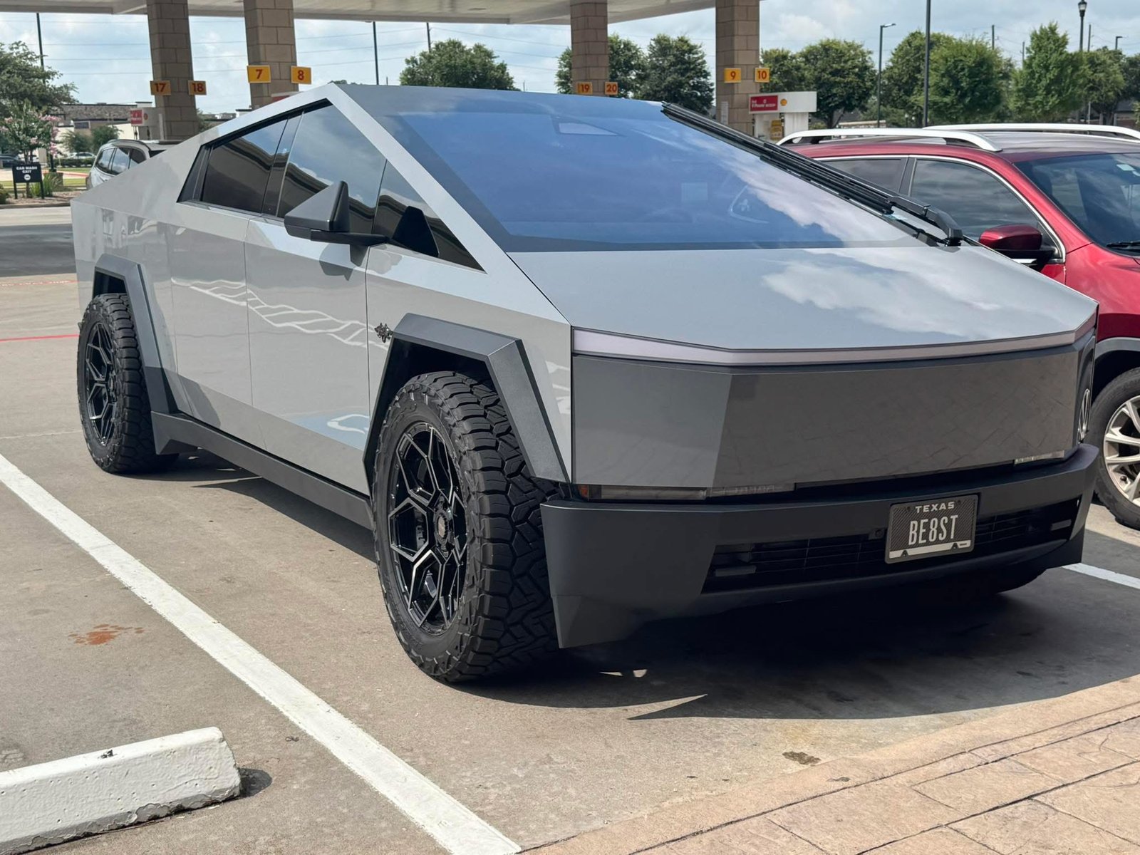 Light gray Cybertruck widebody with plate BE8ST