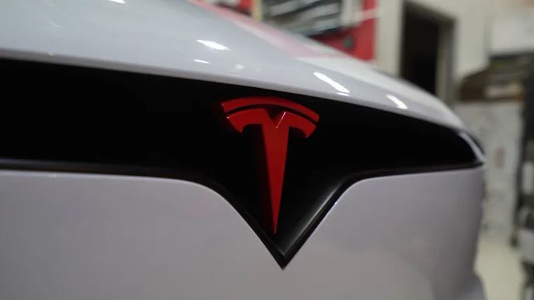 EVS Motors Painting Chrome Deletion