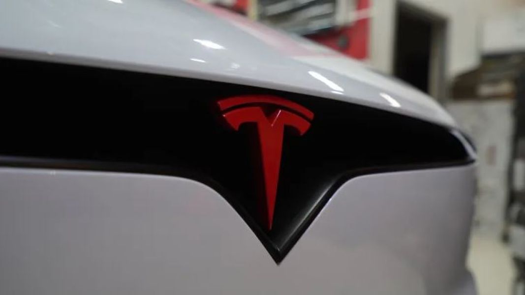 EVS Motors Painting Chrome Deletion